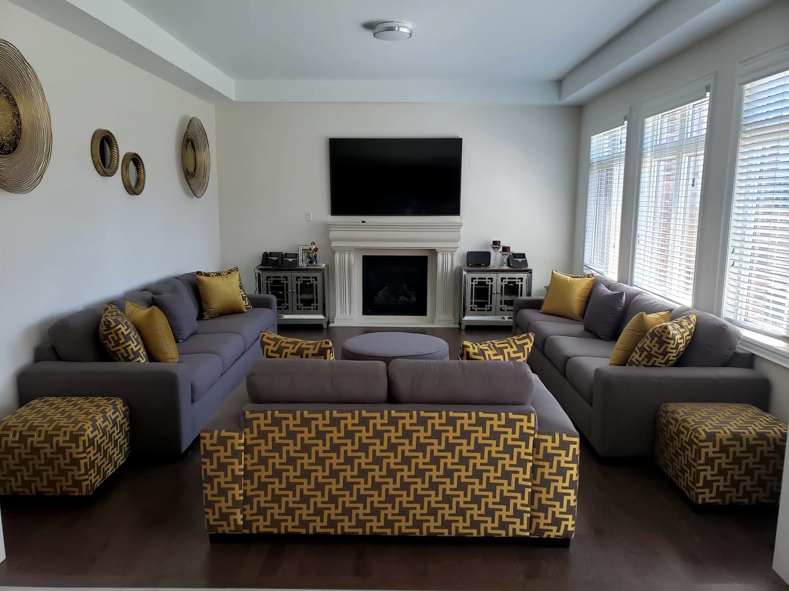 Peelview Sofa Set