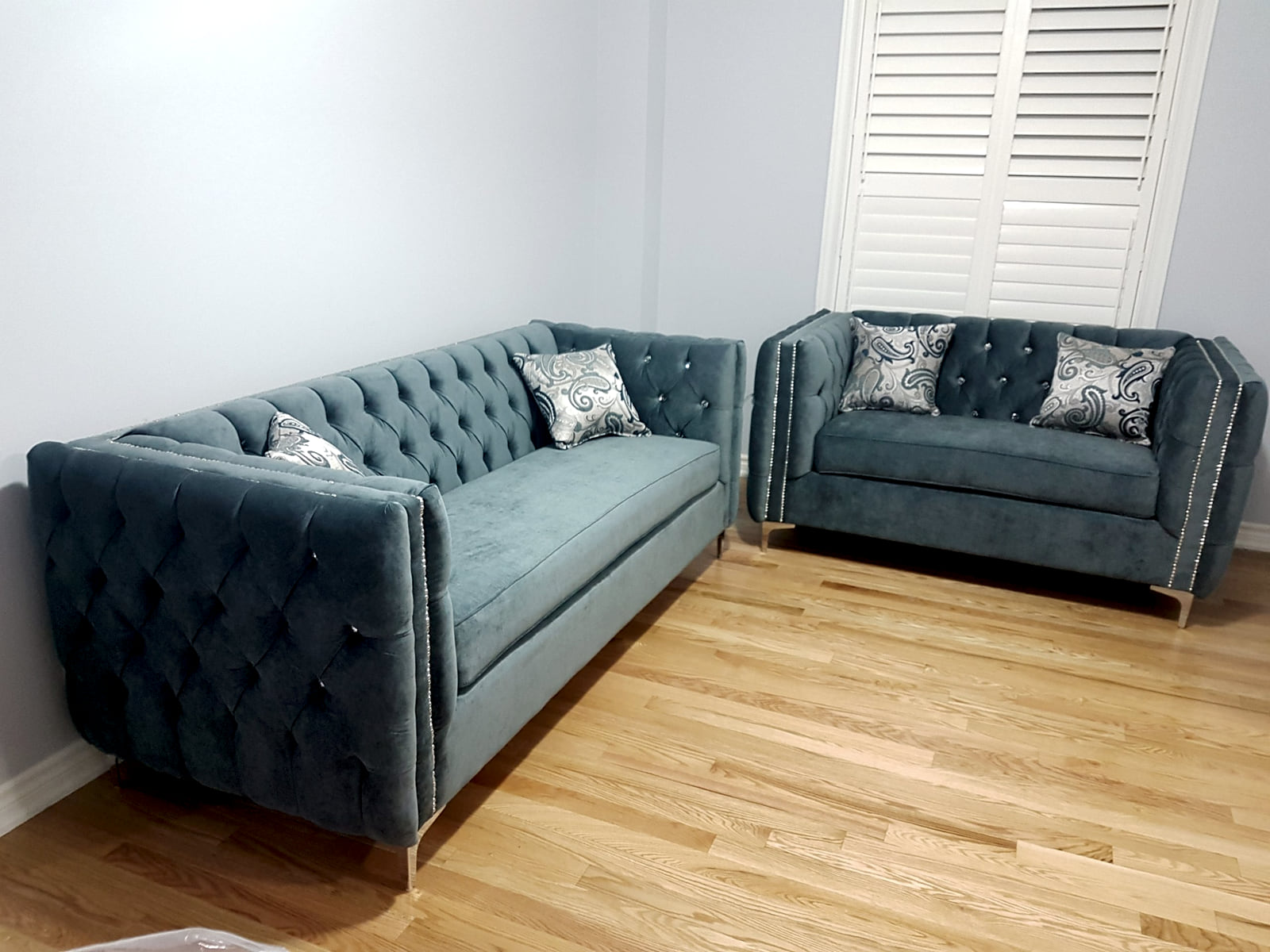 Ravenscliffe Sofa Set